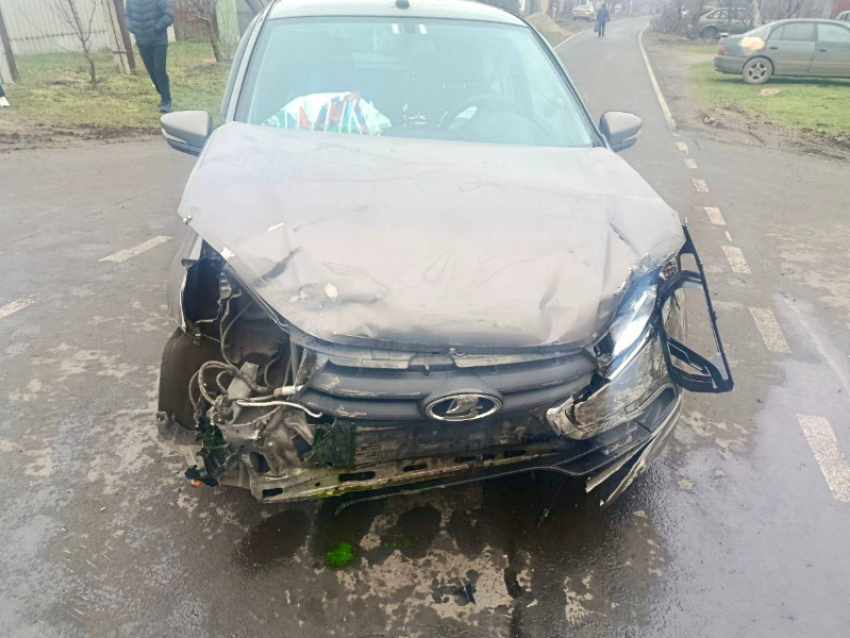 Два ребенка-пассажира иномарки пострадали в результате ДТП в Луганске