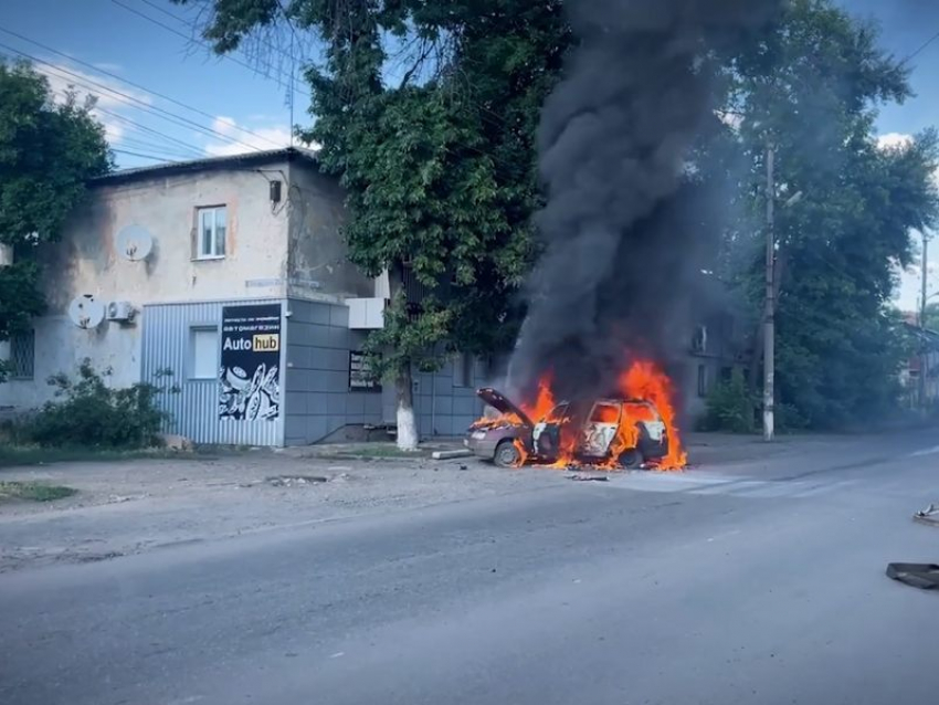 Из ремонта – в утиль: пожар уничтожил автомобиль в Красном Луче ЛНР