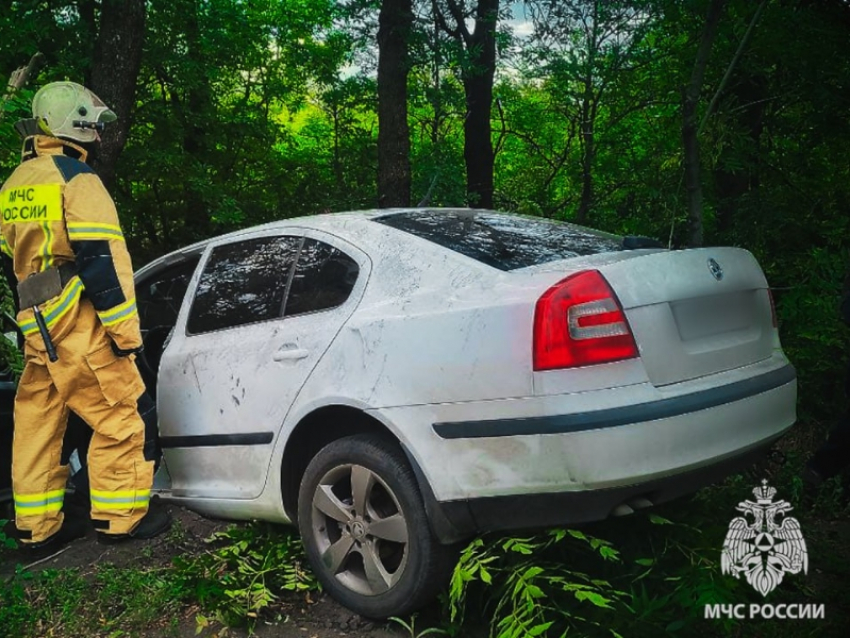 Сотрудники МЧС России устранили последствия аварии в ЛНР