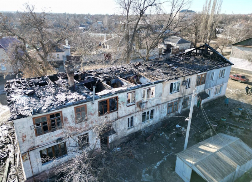 Уголовное дело возбудили в Луганске в связи с гибелью двоих человек при пожаре в деревянном МКД