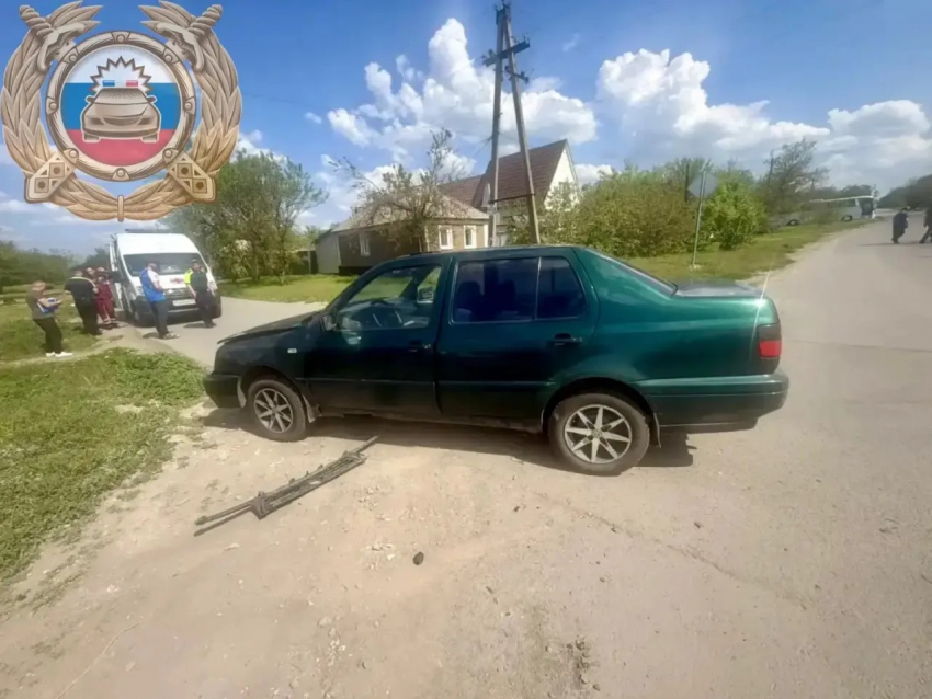 В Луганске при ДТП перевернулся автомобиль: пострадала 11-летняя девочка