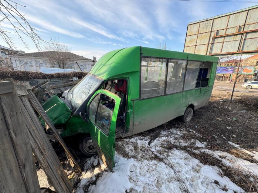 В Луганске маршрутка попала в ДТП: четверо пассажиров в больнице