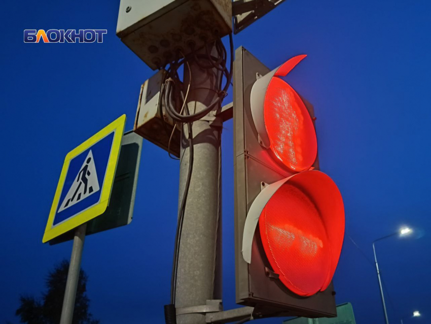 В Луганске оштрафовали водителя 117-го автобуса, проехавшего на красный свет