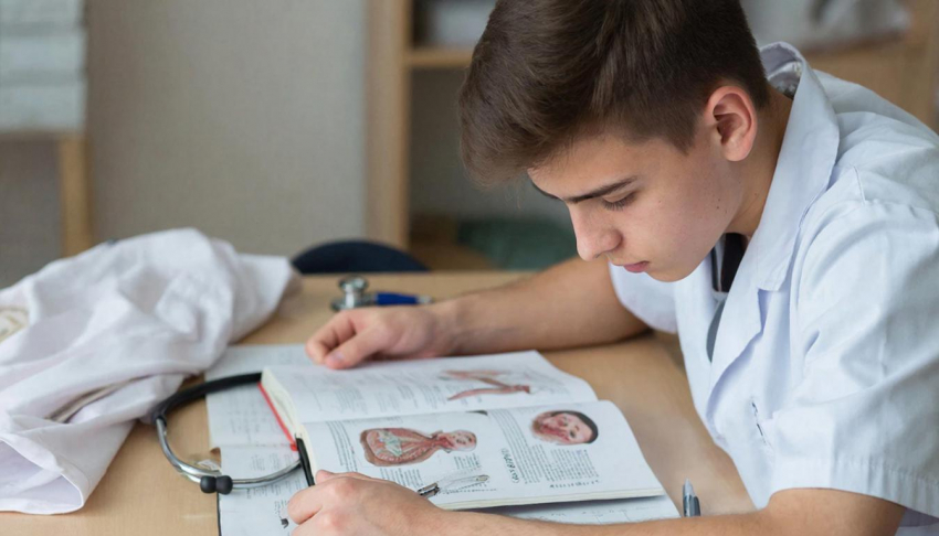 «Ъ»: в ЛНР студентам-медикам придется отрабатывать меньше