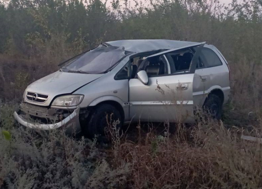 Четверых детей госпитализировали после опрокидывания автомобиля в Лутугинском районе ЛНР