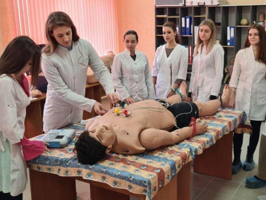 Новые симуляторы и тренажёры используют для обучения в медицинском университете Луганска 