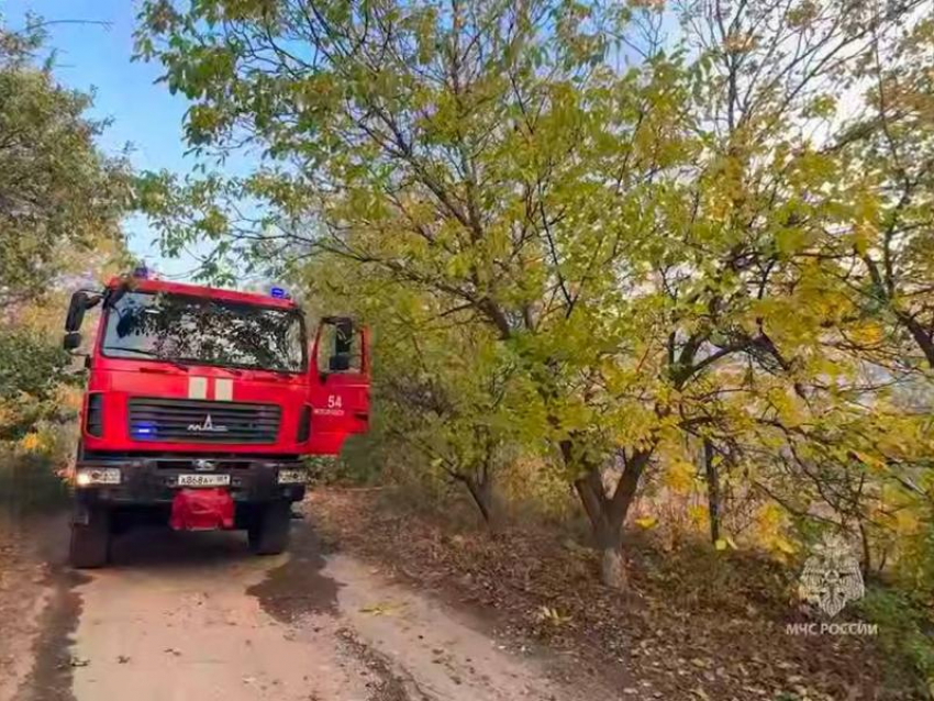 Пожар уничтожил 2 дачных домика в Станично-Луганском округе ЛНР
