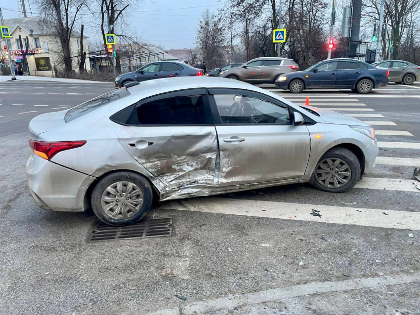 При столкновении двух легковушек в Луганске пострадал 11-летний ребенок