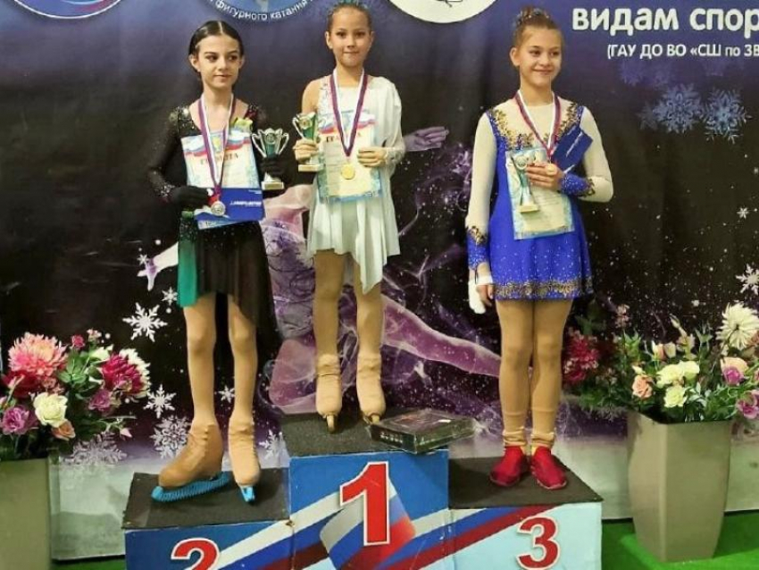 Юные спортсмены из ЛНР завоевали несколько медалей соревнований по фигурному катанию в Волгограде 
