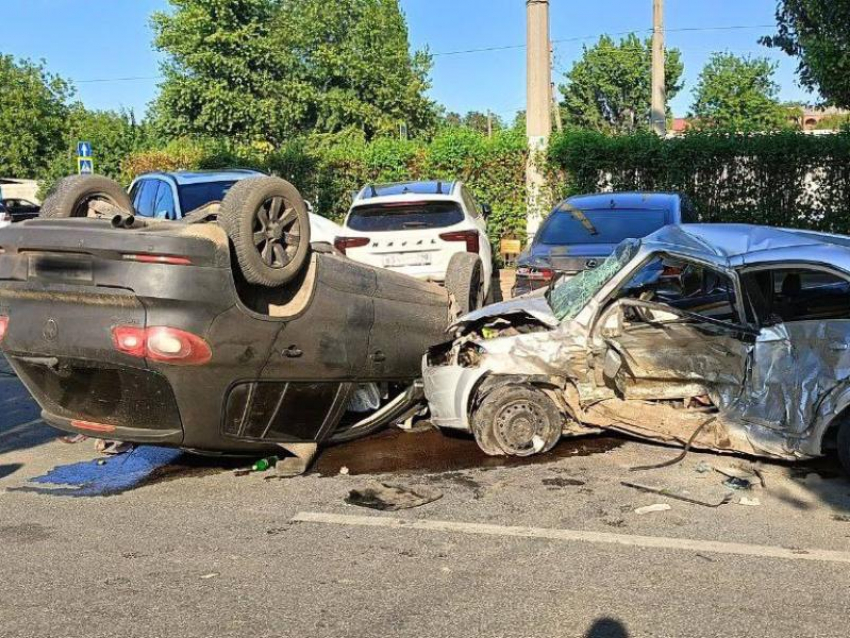 Луганский водитель без прав врезался в несколько автомобилей, один из пострадавших погиб