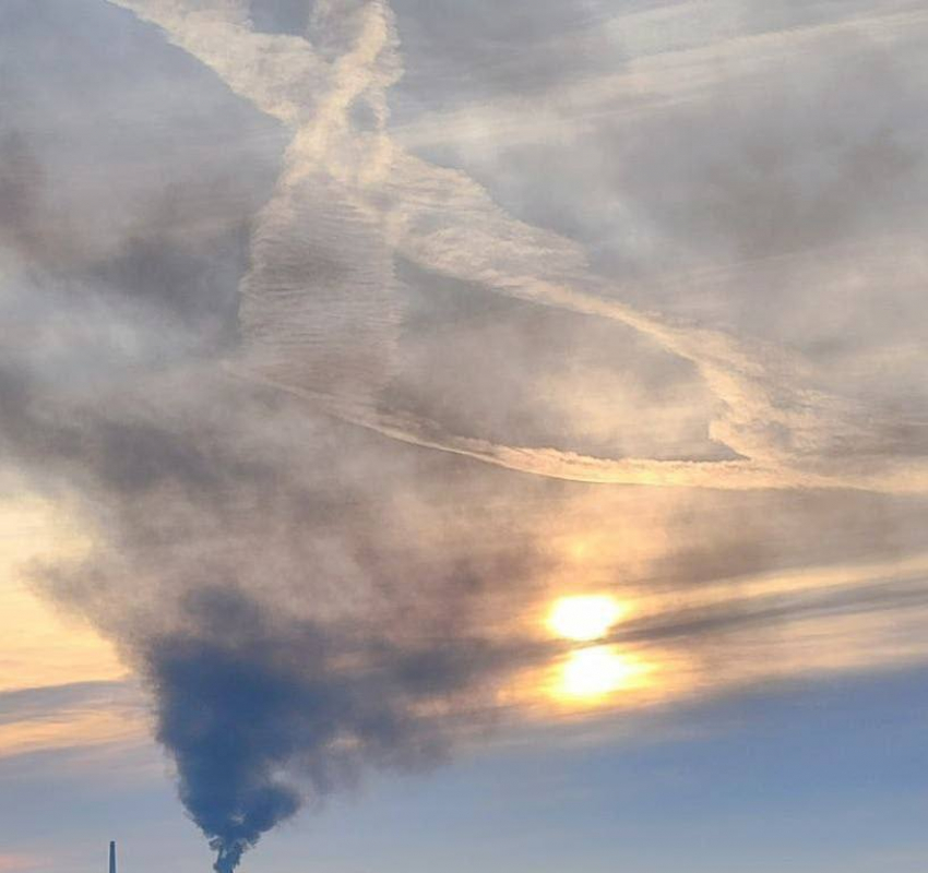 ВСУ атаковали нефтебазу в Луганске, ранен сотрудник