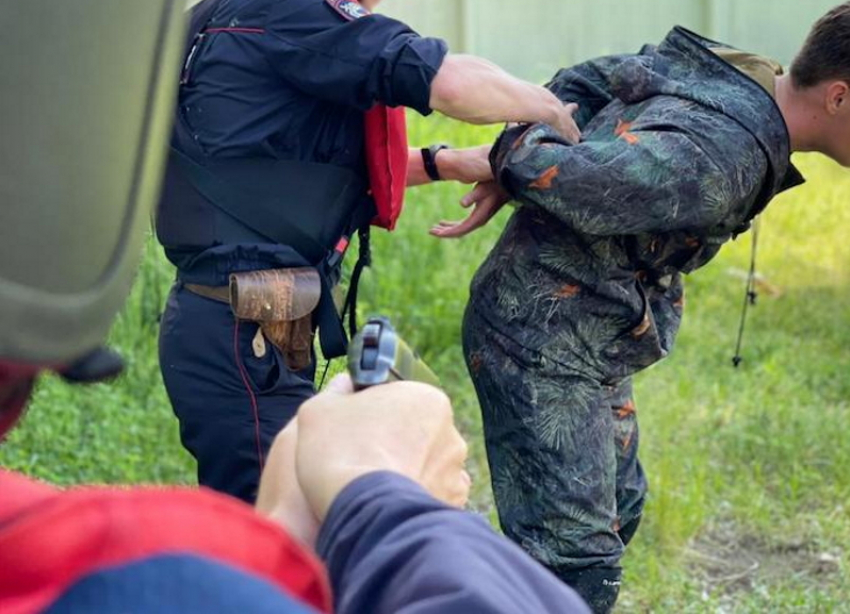 Военнослужащего из Хабаровска подозревают в убийстве двоих граждан под Луганском