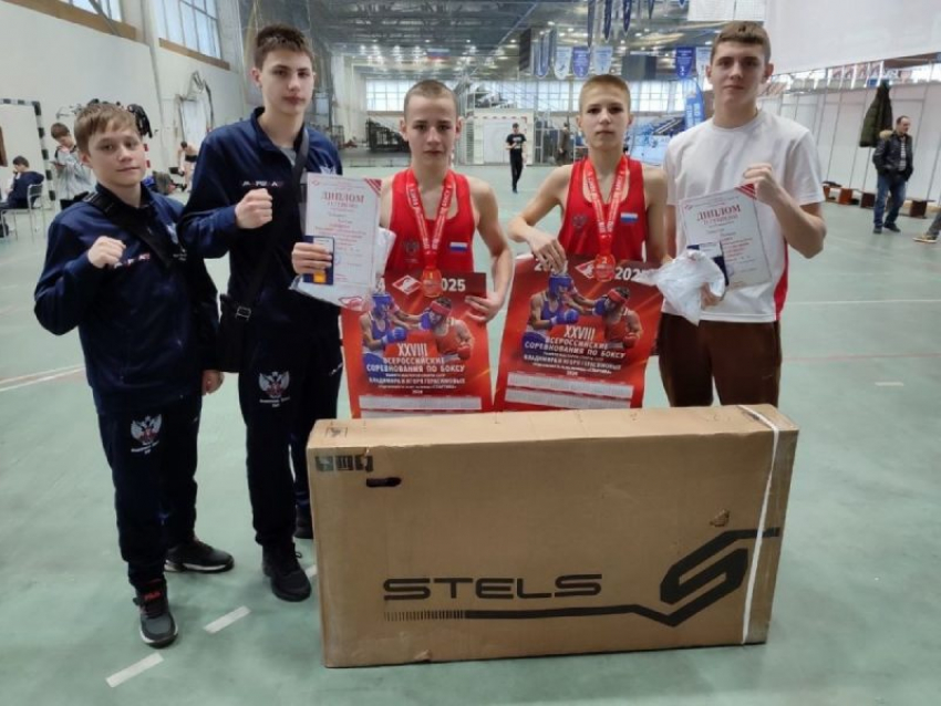 Первые два места на Всероссийских соревнованиях завоевали юные боксеры ЛНР