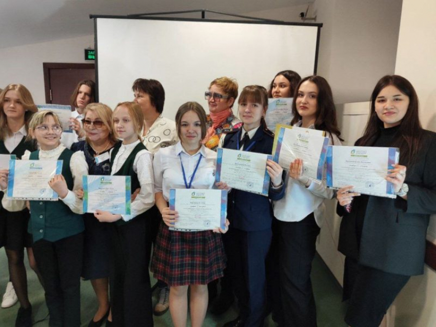 Талантливых школьников ЛНР наградили на всероссийском фестивале «Творческий потенциал России»