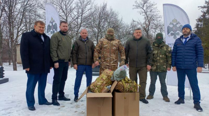 Штурмовики ЛНР получили от общественников аптечки и медикаменты