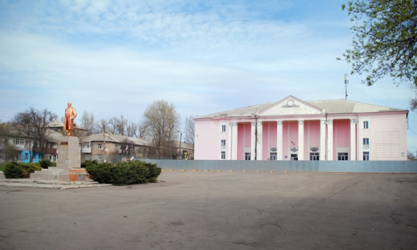  «Черный тюльпан» в Ровеньках и  футбольное поле в Свердловске: жителям ЛНР предложили выбрать объекты для благоустройства