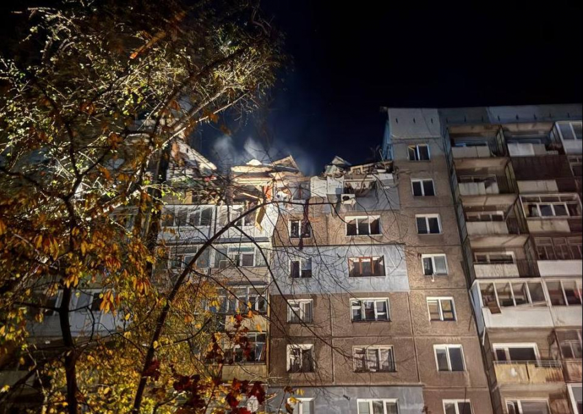 Два человека погибли под завалами после сильного взрыва в многоквартирном доме в Алчевске, ЛНР