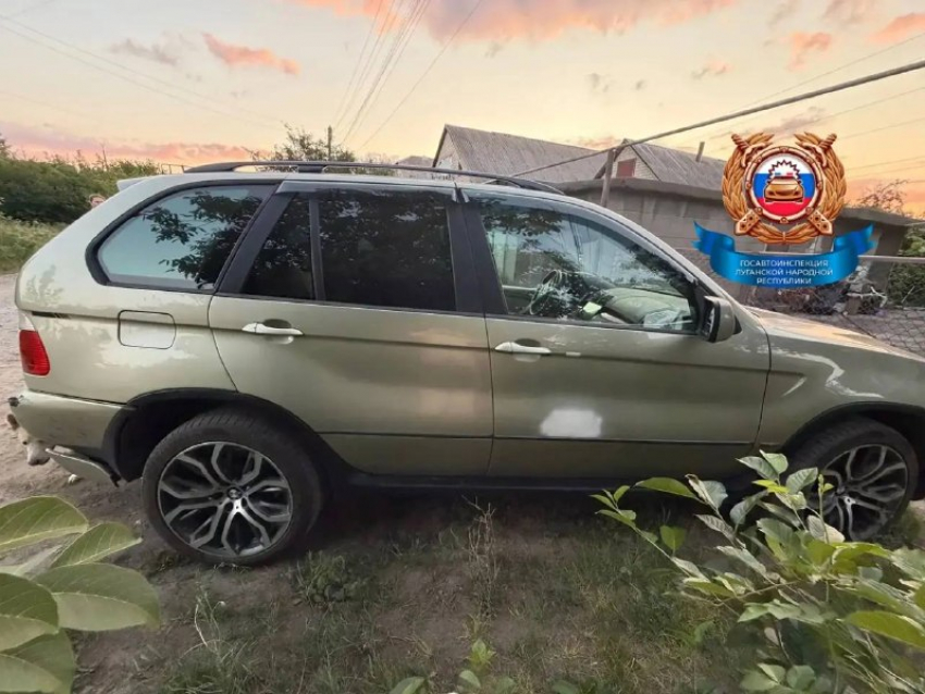 В Свердловске ЛНР водитель BMW бросила раненых пассажирок и скрылась