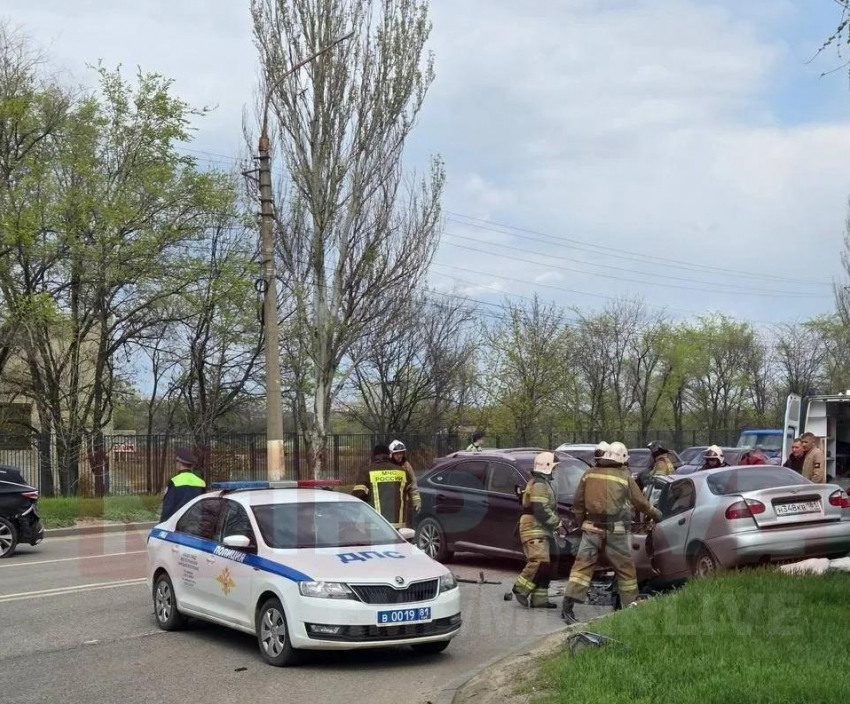 Жуткое ДТП на улице Линева в Луганске: есть погибший