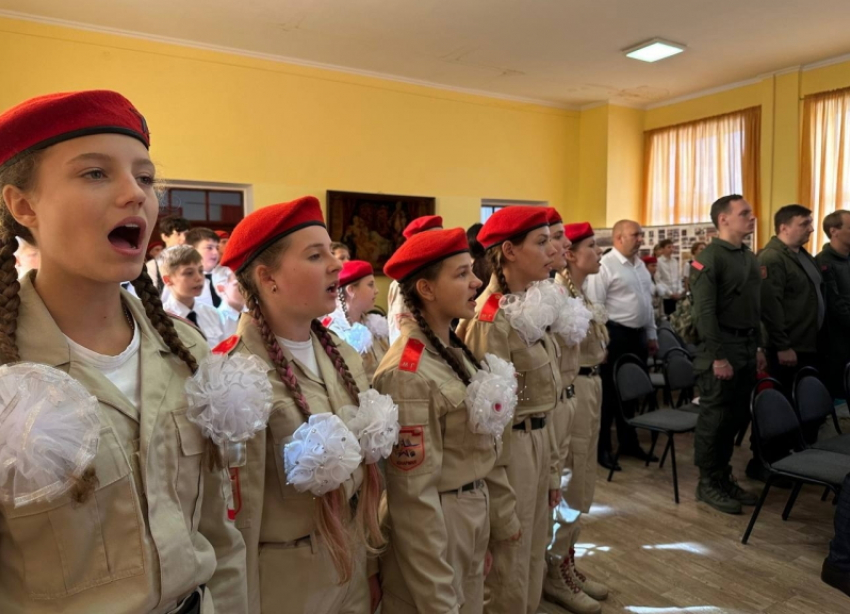 Под песню «Я - гражданин России» в Луганске открылся первый Дом «Юнармии»