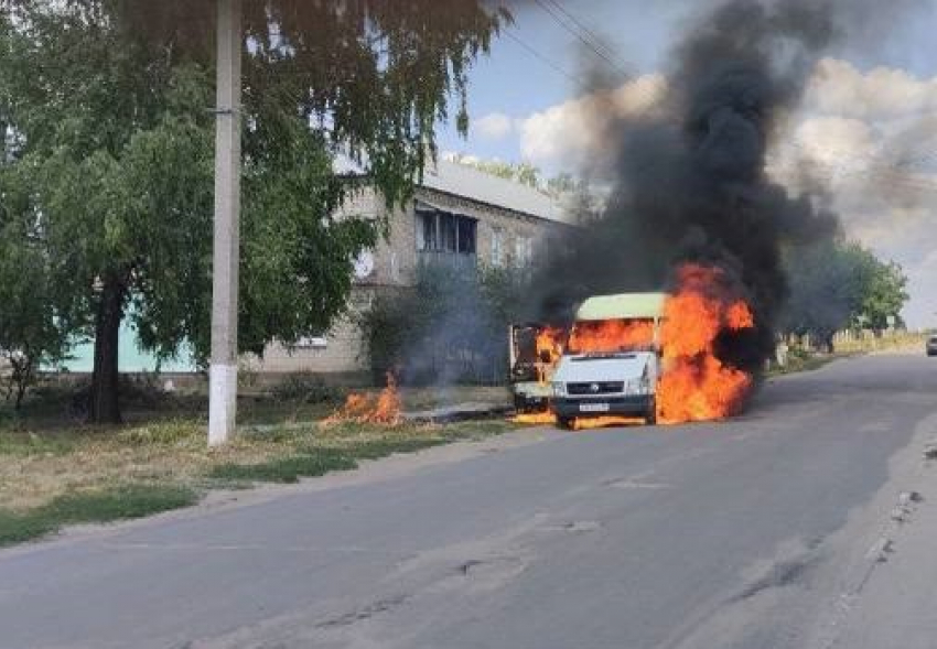 Беспилотник нанес удар по гражданскому микроавтобусу в Сватово ЛНР