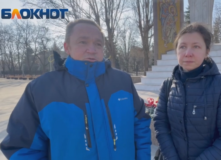 «Мы не могли остаться в стороне»: луганчане продолжают нести цветы к мемориалу в память о погибших в Подмосковье