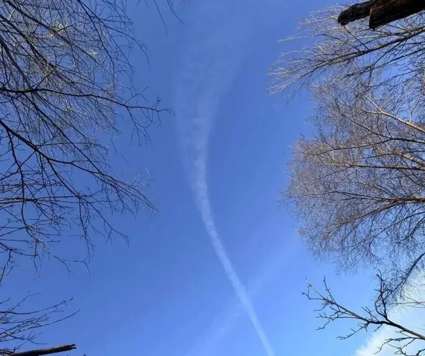 Лётчики ВКС поздравили женщин ЛНР с 8 марта рисунком в небе