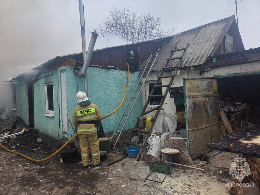 Неисправный электрочайник стал причиной пожара в частном доме в ЛНР