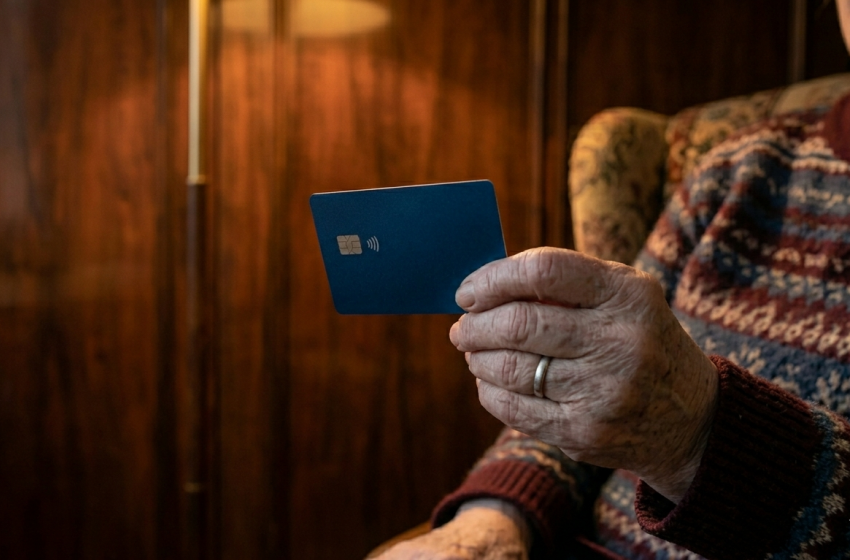 В Станице Луганской задержали рецидивиста за кражу 2 млн у пенсионерки