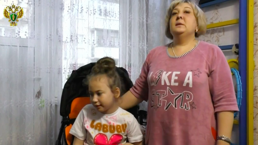 В Первомайске девочка-инвалид месяцами ждала коляску