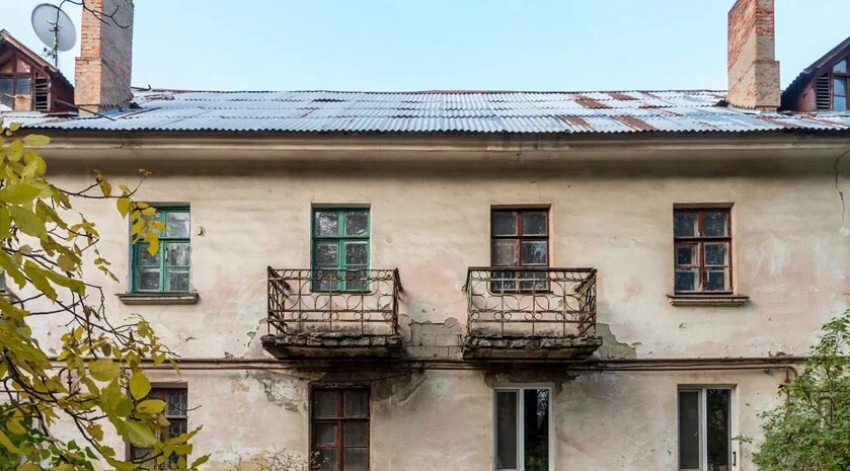 Старые дома под бульдозер: в ЛНР запускают массовое переселение жителей