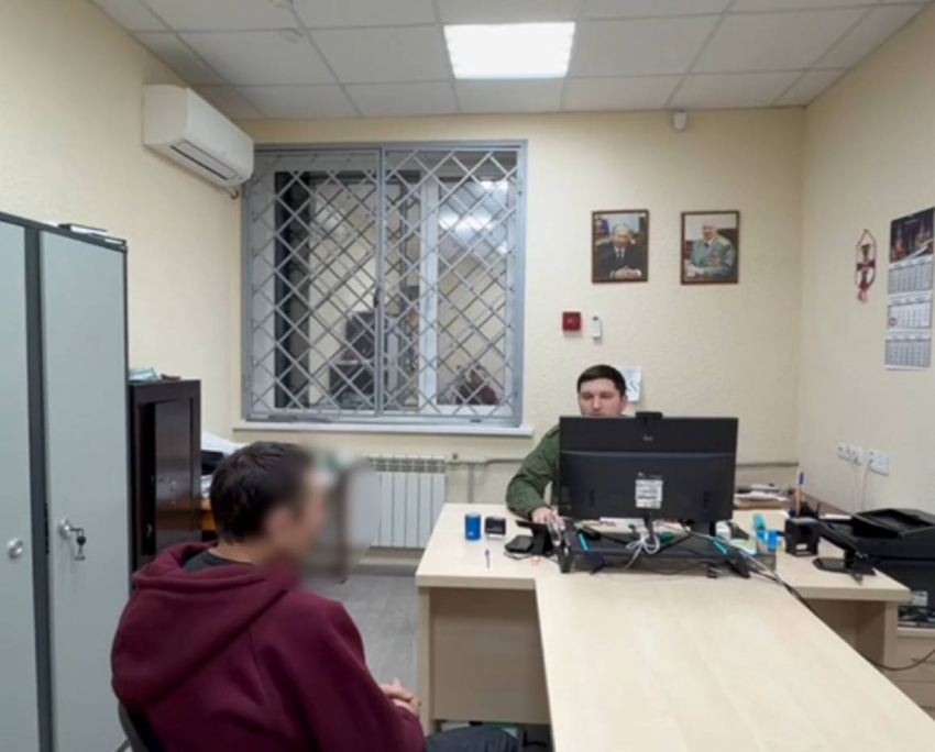 Житель ЛНР убил мать, бросил тело в выгребную яму и полгода прятался в землянках