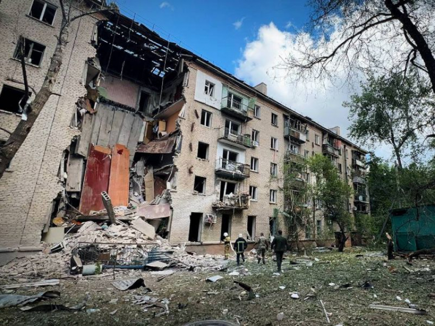 При обстреле Луганска пострадали 33 жилых дома, в одном из них сохраняется риск обрушения