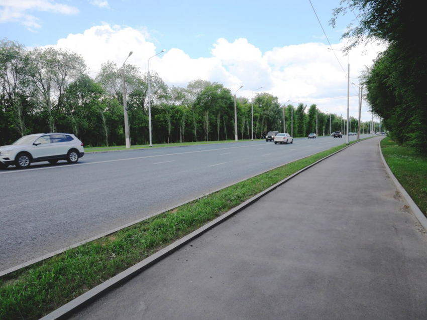 Мы строили-строили, и почти достроили: в Луганске работают над реконструкцией улицы Оборонной