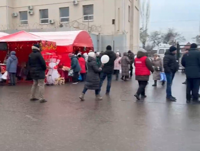 Цены ниже, чем в магазинах: что на самом деле продают на предновогодней ярмарке в Луганске