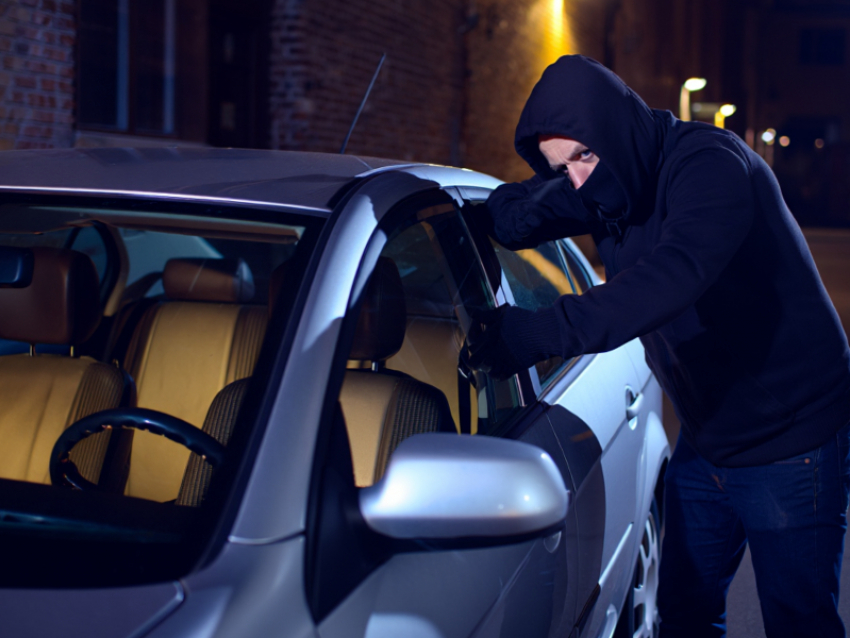 24-летнего угонщика автомобиля из Алчевска ЛНР задержали правоохранители