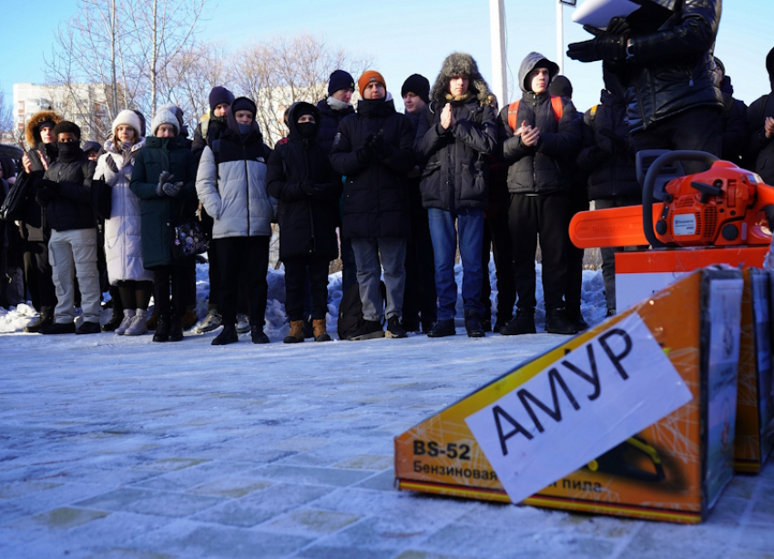 Десятки остановок, 10 000 километров пути: гуманитарную помощь на «Ниве» везут из Владивостока в Луганск