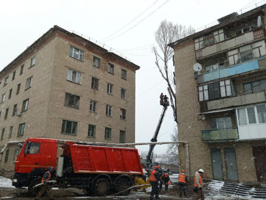 Более 800 квадратных метров кровли восстановят в жилых домах Луганска