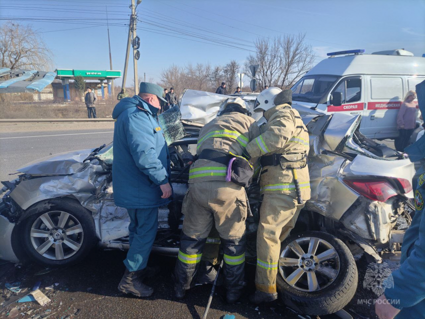 В Георгиевке ЛНР в аварии погибли три человека, в том числе, один ребенок