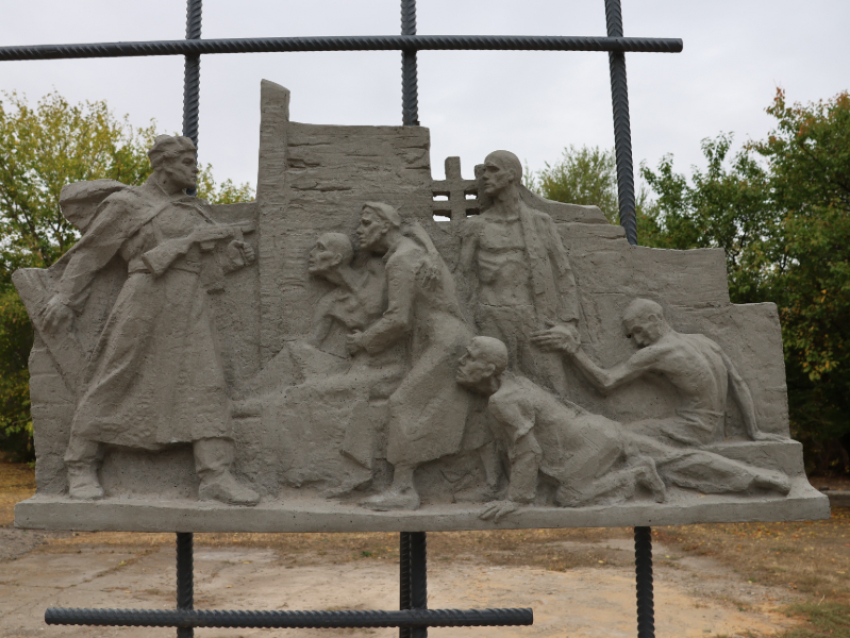 В Красной Таловке ЛНР восстановлен горельеф, посвященный освобождению узников концлагеря