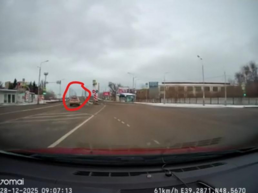 Водитель шокировал Луганск выездом на встречку на мосту