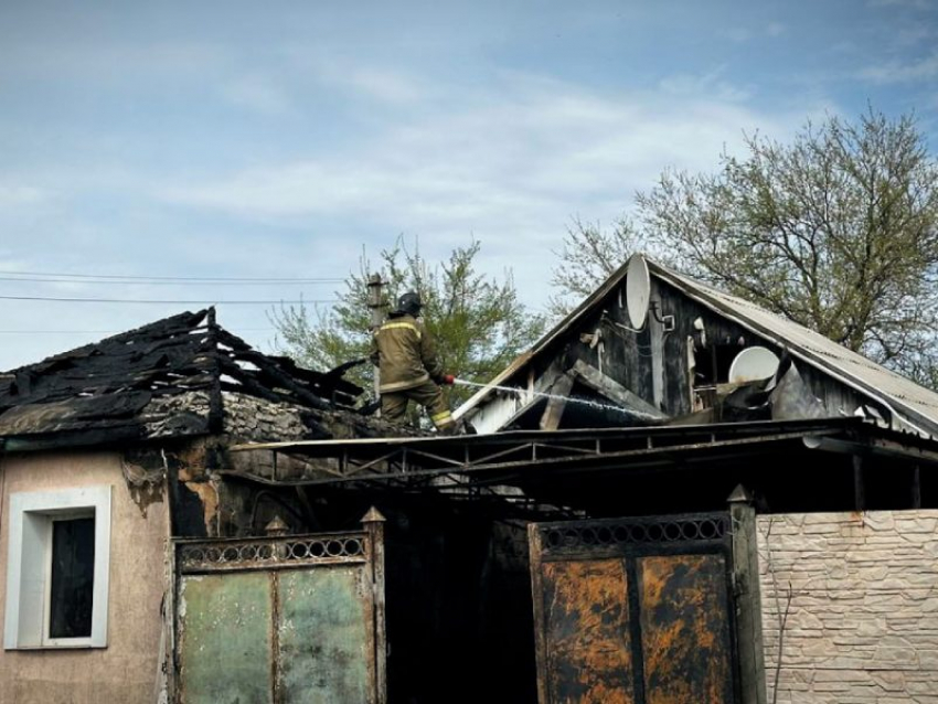 Напугавший луганчан столб дыма в Каменнобродском районе был вызван пожаром в частном подворье